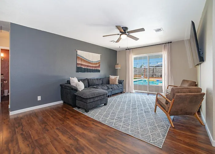 Ferienhaus River Fun Awaits Pool, Putting Green, Arcade And More, Sleeps 8